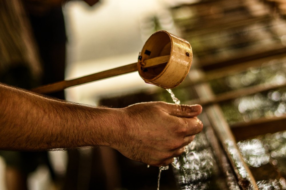 Traditional wooden chekku pressing